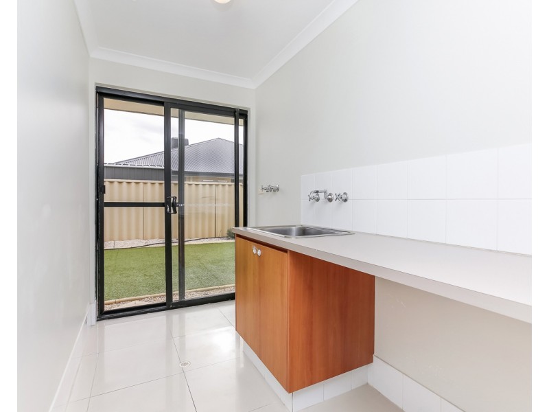 35 Fairbourne Approach, Butler WA 6036