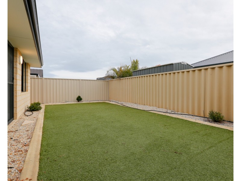 35 Fairbourne Approach, Butler WA 6036
