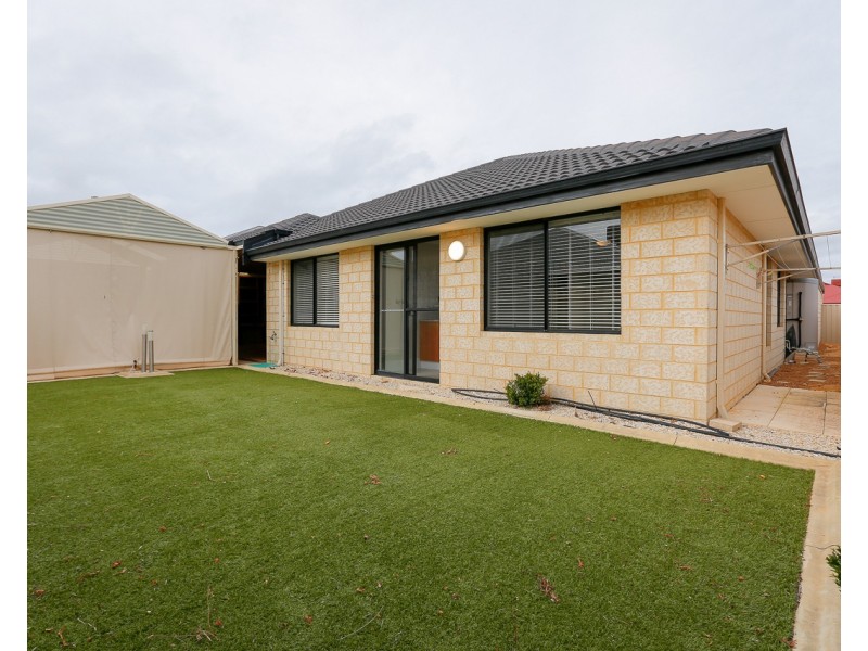 35 Fairbourne Approach, Butler WA 6036