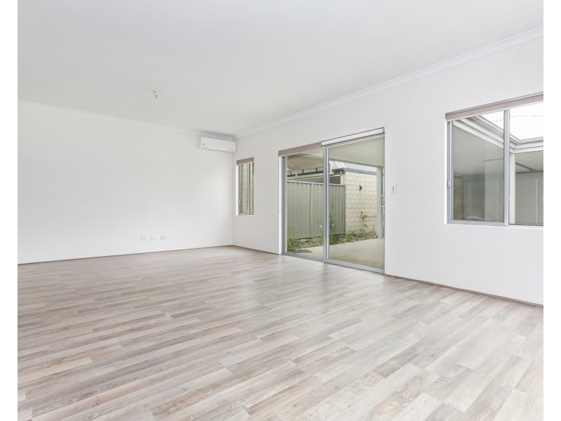 55 Roulettes Parade, Clarkson WA 6030