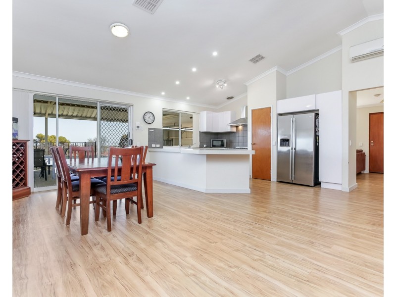 43 Kinglassie Circle, Kinross WA 6028