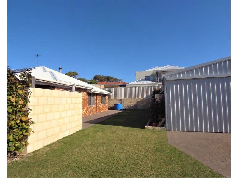17  Hazel Avenue, Quinns Rocks WA 6030