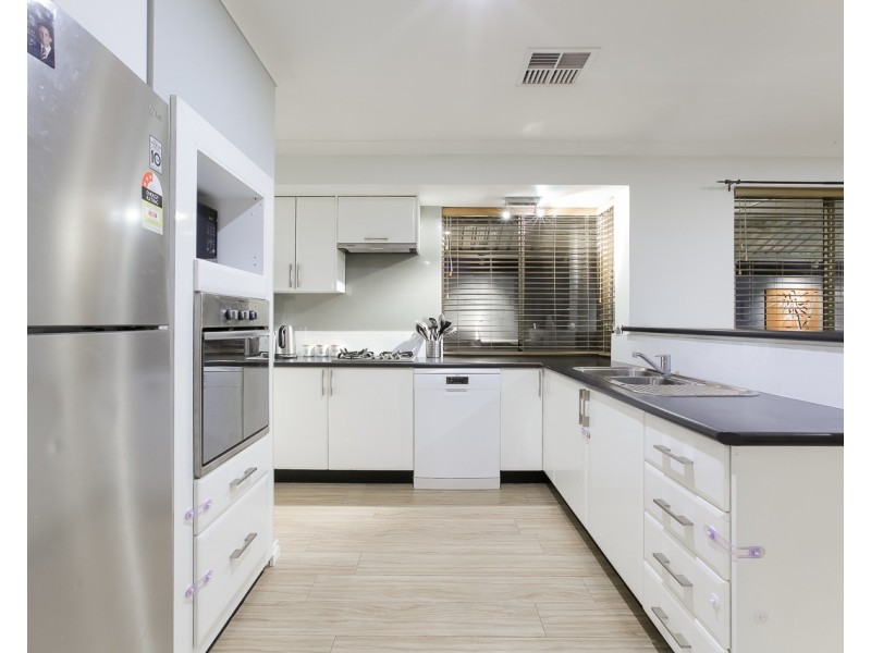 30 Midlothian Crescent, Kinross WA 6028