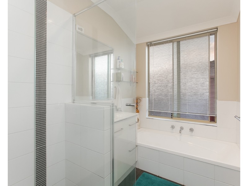 30 Midlothian Crescent, Kinross WA 6028