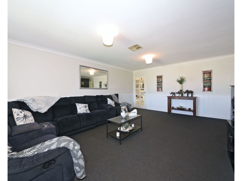 15 Beachwood Crescent, Butler WA 6036