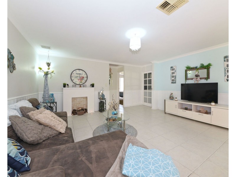 15 Beachwood Crescent, Butler WA 6036