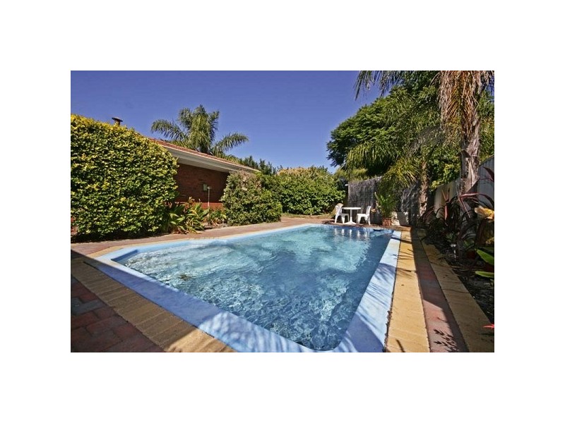 8 Golf Road, Parkwood WA 6147