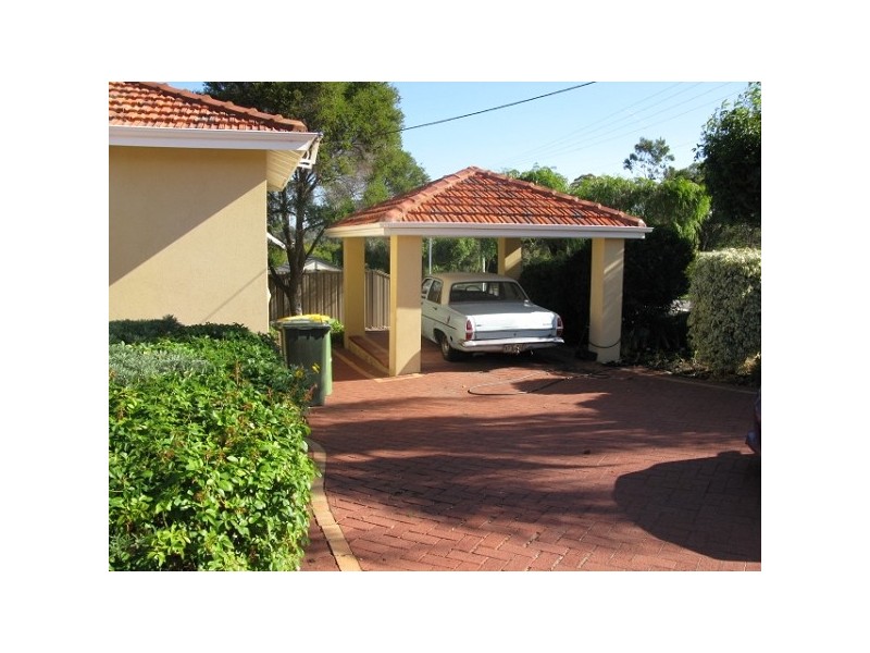 21 Coleman Crescent, Melville WA 6156