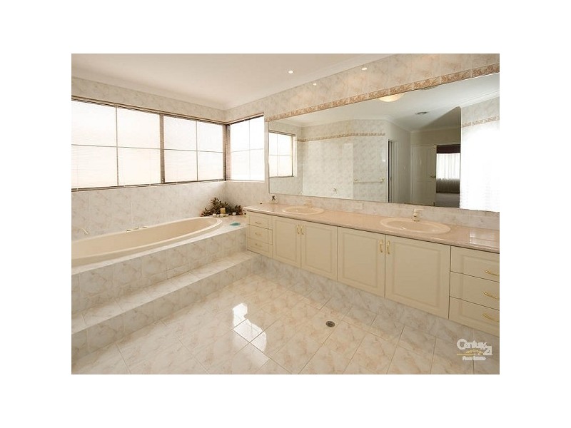 28 Rochester Way, Dianella WA 6059