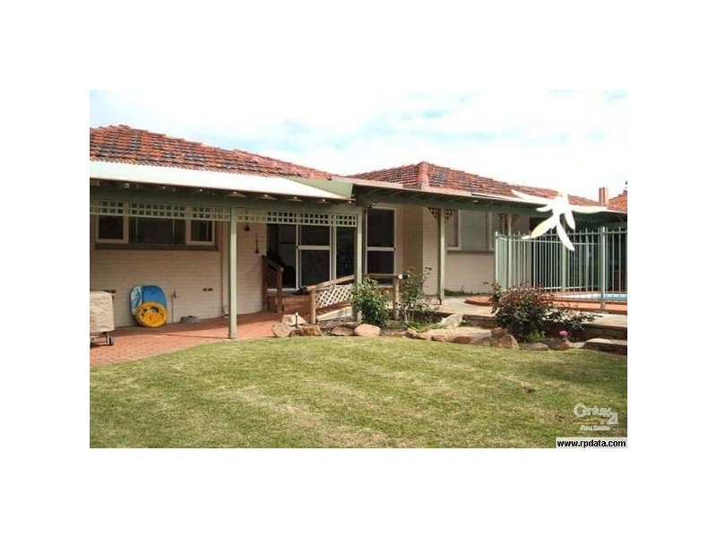 35 Howes Crescent, Dianella WA 6059