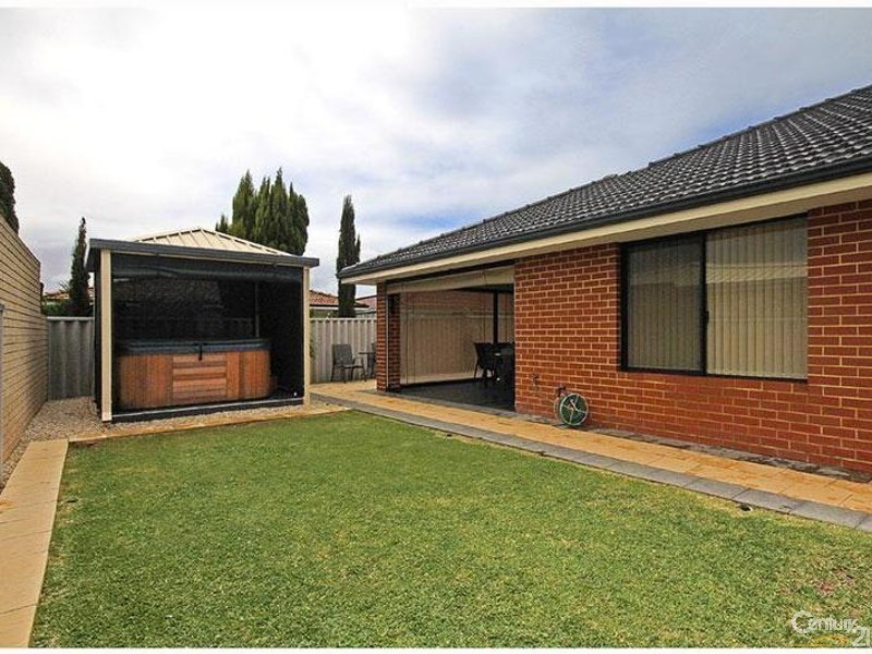 7 St Anthony Drive, Stirling WA 6021