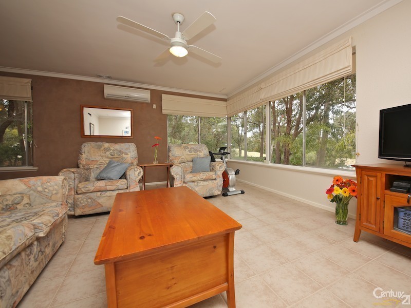25 Trafalgar Road, Lesmurdie WA 6076