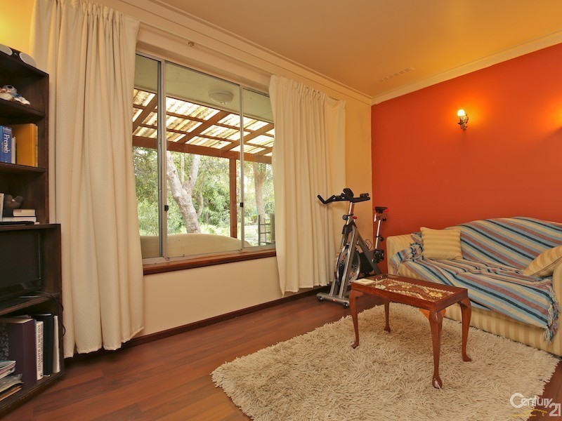 25 Trafalgar Road, Lesmurdie WA 6076
