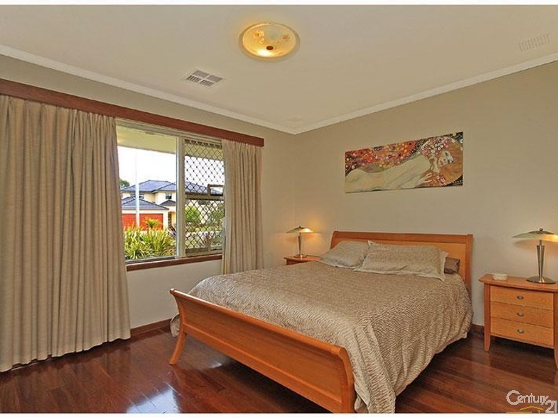 165 Howes Crescent, Dianella WA 6059