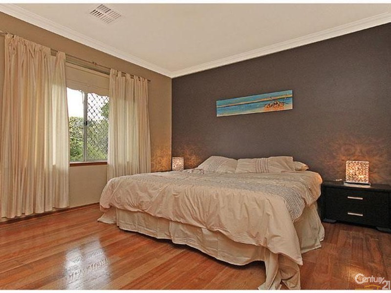 165 Howes Crescent, Dianella WA 6059