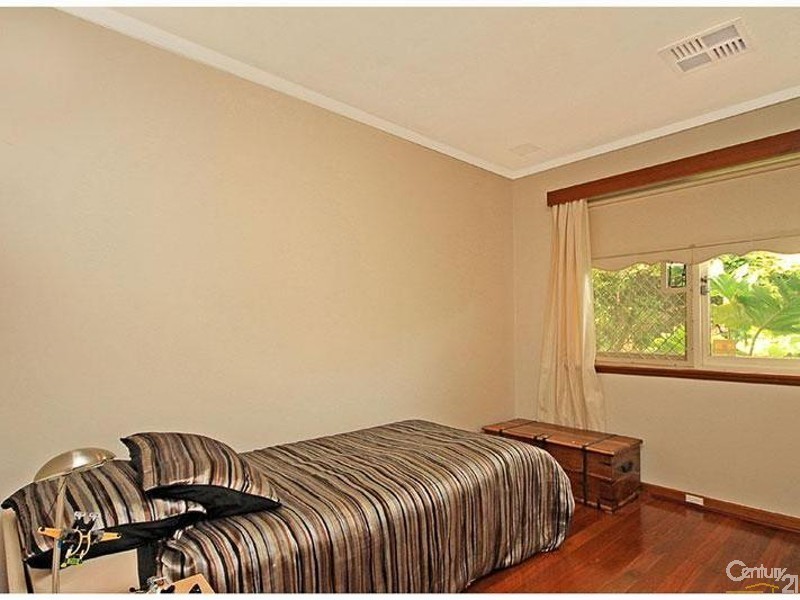 165 Howes Crescent, Dianella WA 6059