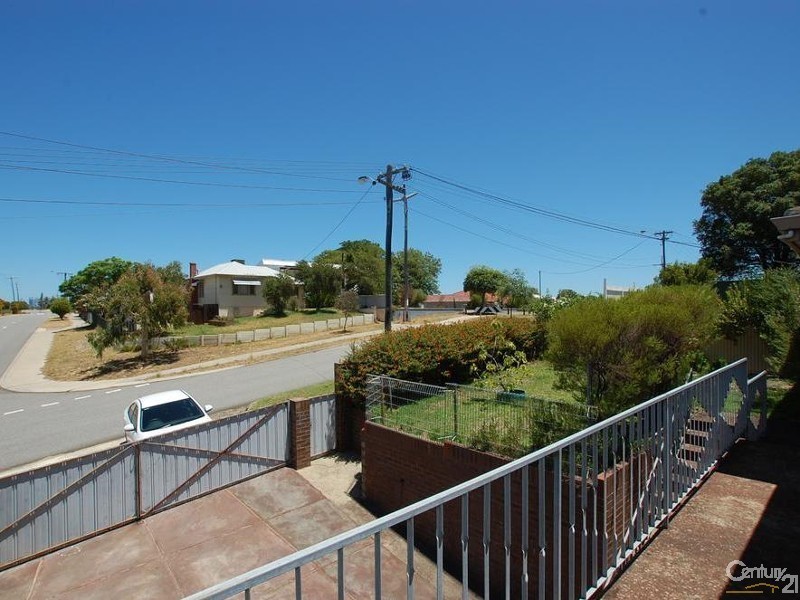 37 Sanderson Street, Embleton WA 6062
