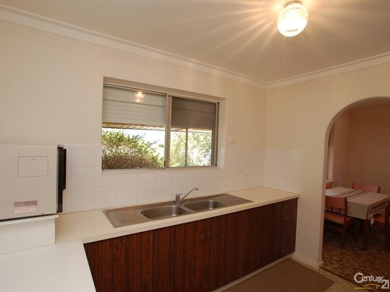 37 Sanderson Street, Embleton WA 6062