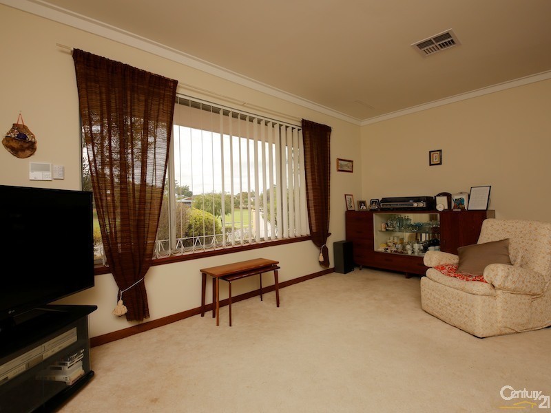 21 Green Road, Hillarys WA 6025