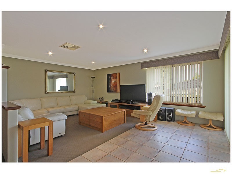 82 Glanton Way, Dianella WA 6059