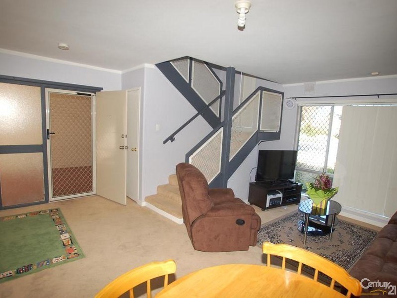 6  Hainsworth Avenue, Girrawheen WA 6064