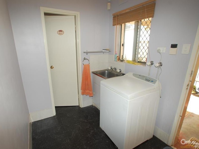 6  Hainsworth Avenue, Girrawheen WA 6064