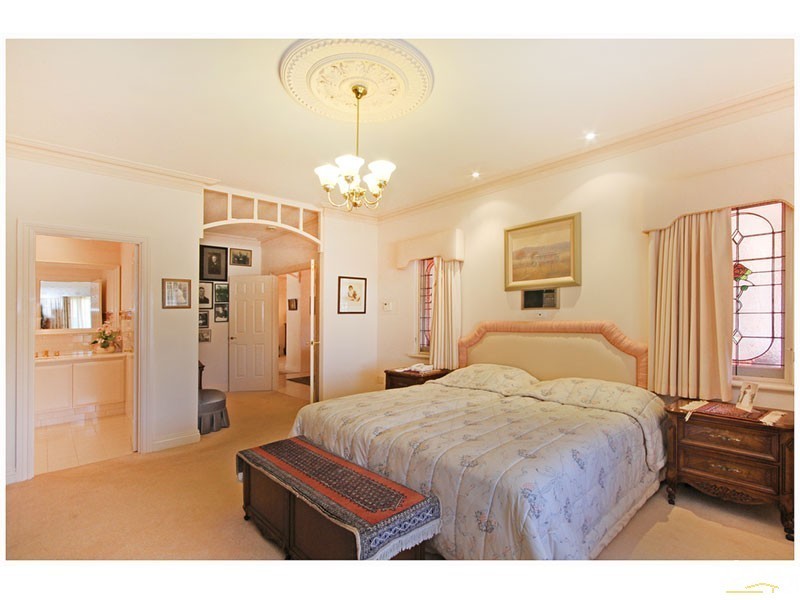 18 Howes Crescent, Dianella WA 6059