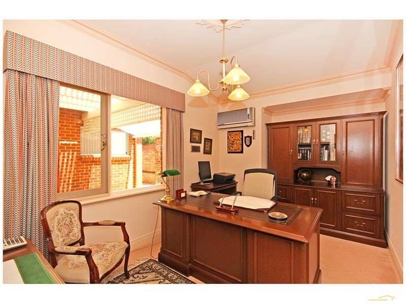 18 Howes Crescent, Dianella WA 6059
