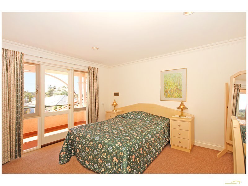 18 Howes Crescent, Dianella WA 6059