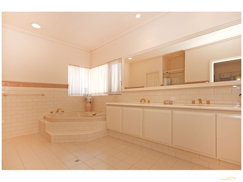 18 Howes Crescent, Dianella WA 6059