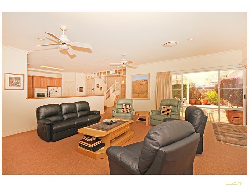 18 Howes Crescent, Dianella WA 6059