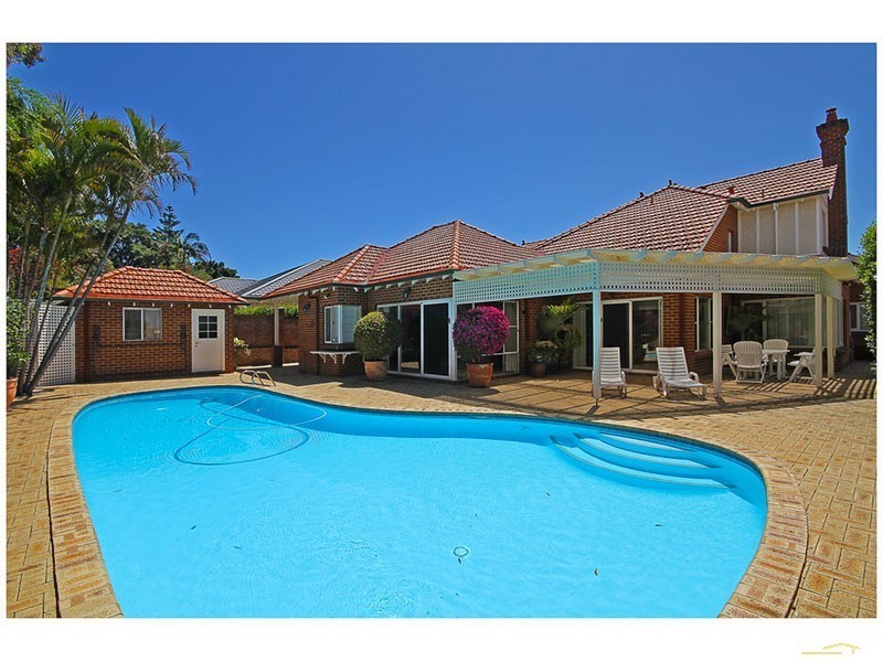 18 Howes Crescent, Dianella WA 6059