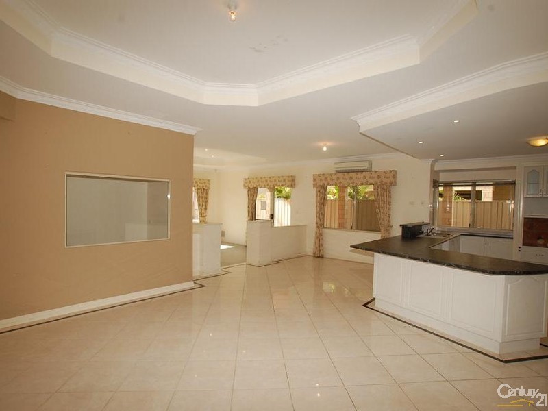 10 Massenger Street, Madeley WA 6065