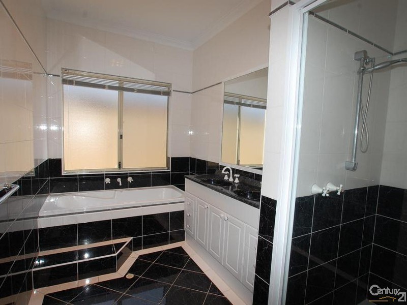 10 Massenger Street, Madeley WA 6065