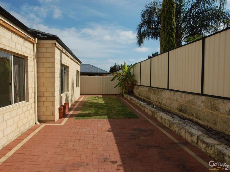10 Massenger Street, Madeley WA 6065
