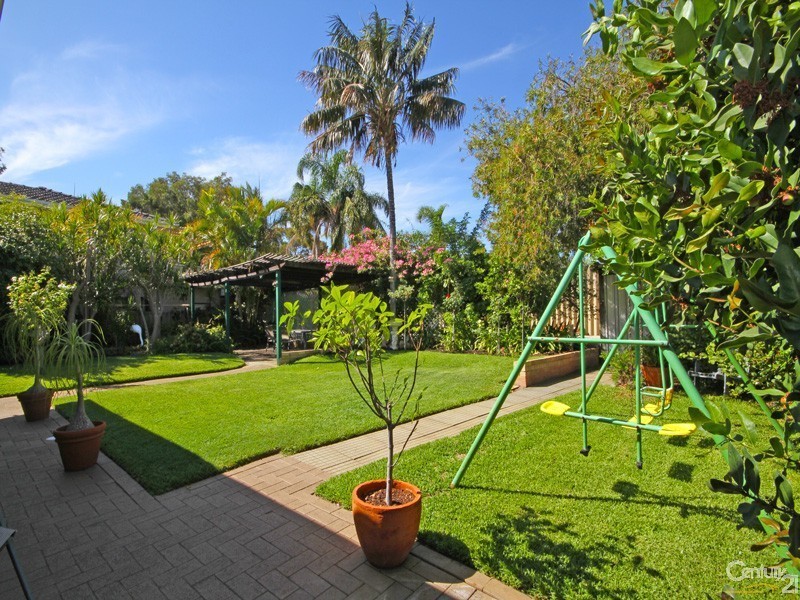 17 Farina Drive, Yokine WA 6060
