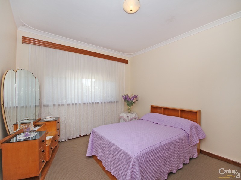 17 Farina Drive, Yokine WA 6060