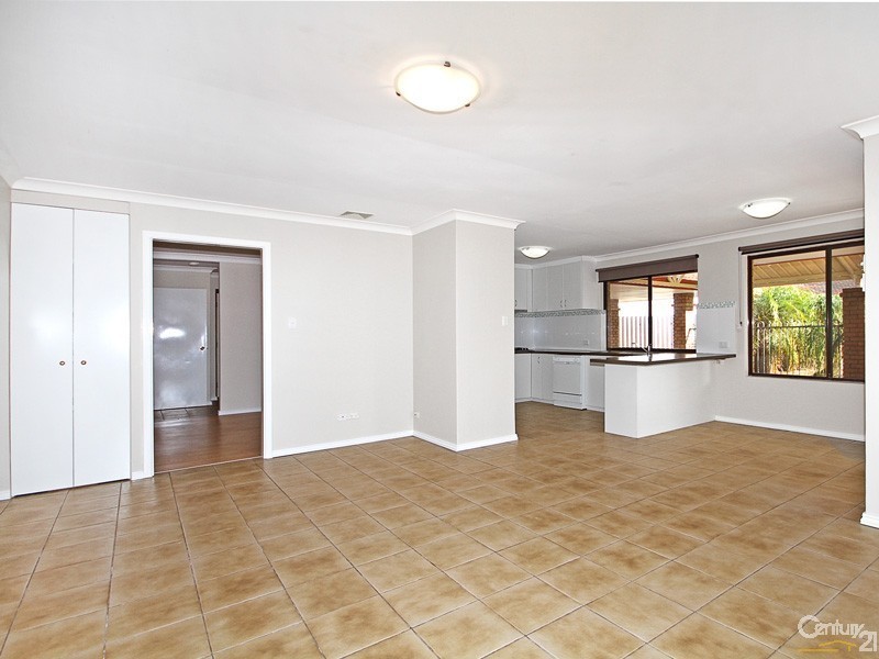 15 Bluejay Gardens, Ballajura WA 6066