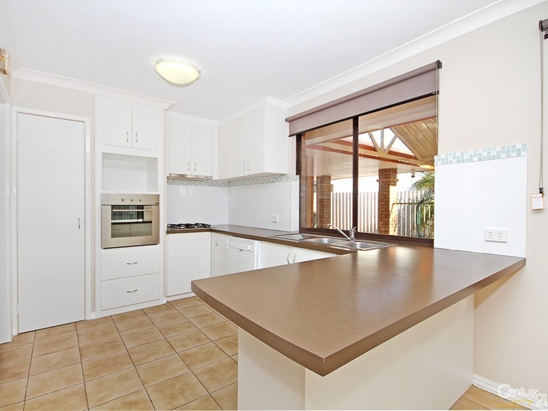 15 Bluejay Gardens, Ballajura WA 6066