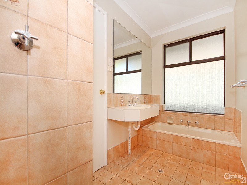 15 Bluejay Gardens, Ballajura WA 6066