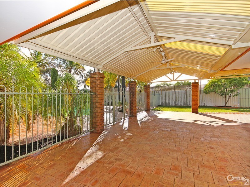 15 Bluejay Gardens, Ballajura WA 6066