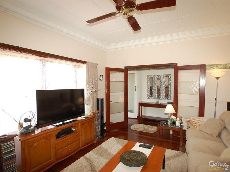 7 May Drive, Nollamara WA 6061