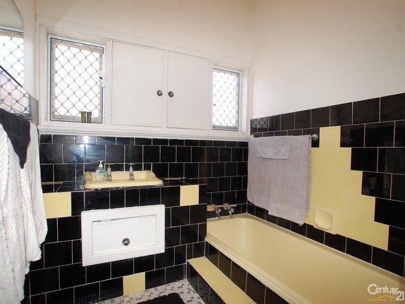 7 May Drive, Nollamara WA 6061