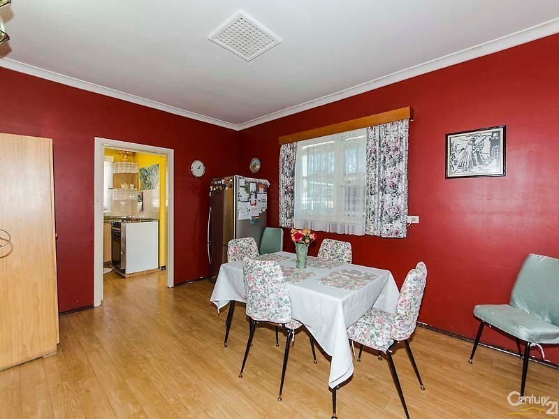 327 Flinders Street, Nollamara WA 6061