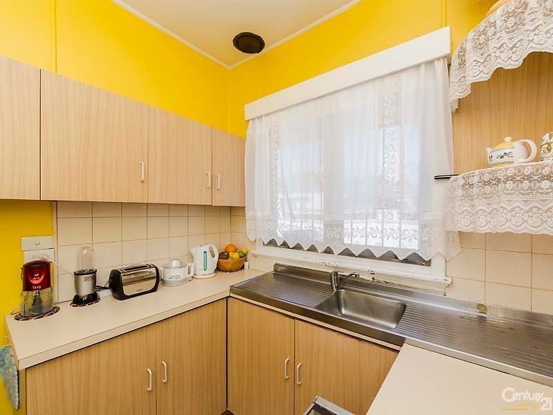 327 Flinders Street, Nollamara WA 6061