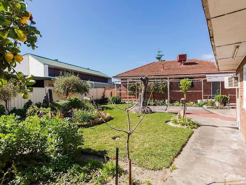 327 Flinders Street, Nollamara WA 6061