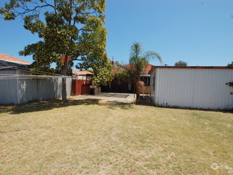 418 Flinders Street, Nollamara WA 6061