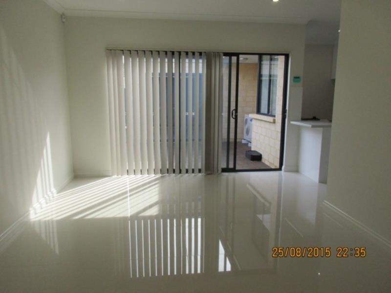 2/4 Flecker Promenade, Aveley WA 6069