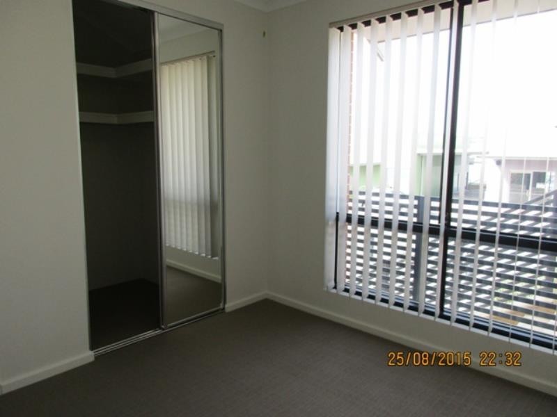 2/4 Flecker Promenade, Aveley WA 6069