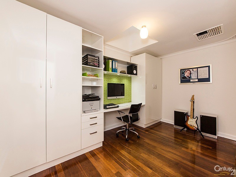 8 Rochester Way, Dianella WA 6059